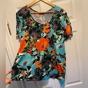 🇨🇦 made Canada Initiatives Suzanne’s asymmetrical short sleeve floral blouse